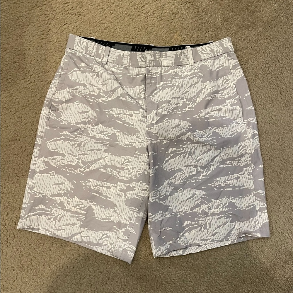 Nike Dri Fit tour performance snow tiger camo golf shorts standard fit sz 36